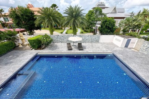 Casa de 5 dormitorios en Pattaya, Tailandia № 119493 - foto 5