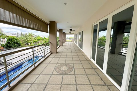 Casa de 5 dormitorios en Pattaya, Tailandia № 119493 - foto 9