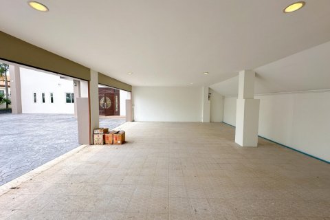 Casa de 5 dormitorios en Pattaya, Tailandia № 119493 - foto 10