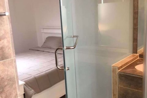 Condominio de 1 dormitorio en Pathum Wan, Bangkok, Tailandia № 76815 - foto 9