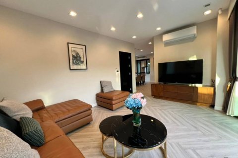 Casa de 4 dormitorios en Bangkok, Tailandia № 125880 - foto 3