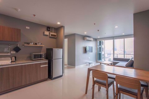 Condominio de 2 dormitorios en Bang Rak, Bangkok, Tailandia № 76724 - foto 3