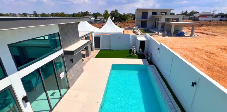 Chalet de 4 dormitorios en Pattaya, Tailandia № 124659