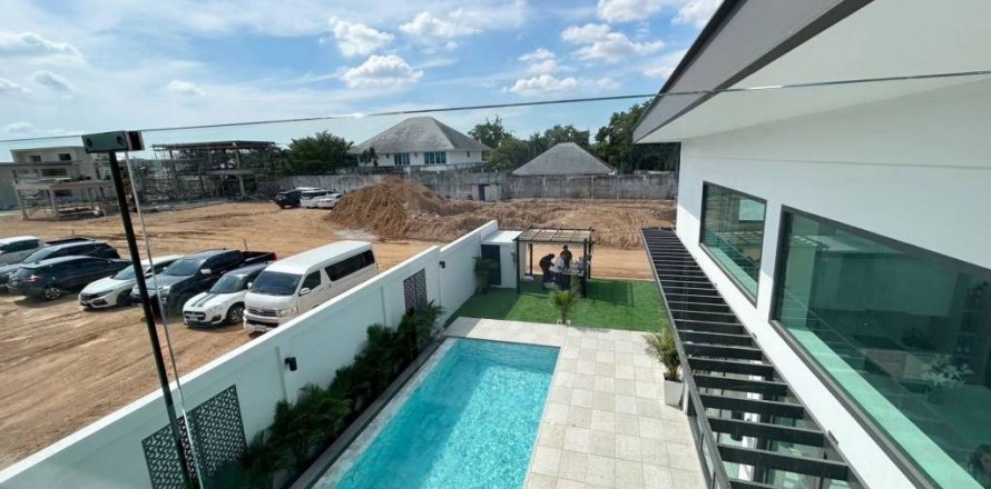 Chalet de 4 dormitorios en Pattaya, Tailandia № 124662