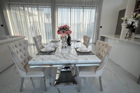 Chalet de 4 dormitorios en Pattaya, Tailandia № 124662 - foto 8