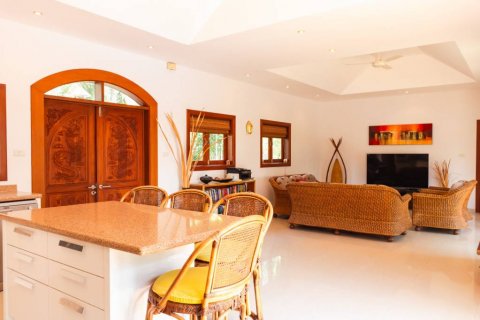 Chalet de 5 dormitorios en Hua Hin, Tailandia № 124657 - foto 9