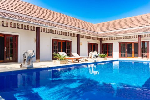 Chalet de 5 dormitorios en Hua Hin, Tailandia № 124657 - foto 2
