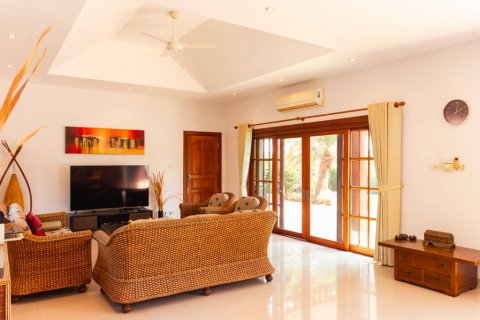 Chalet de 5 dormitorios en Hua Hin, Tailandia № 124657 - foto 7