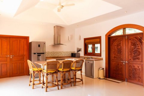 Chalet de 5 dormitorios en Hua Hin, Tailandia № 124657 - foto 10