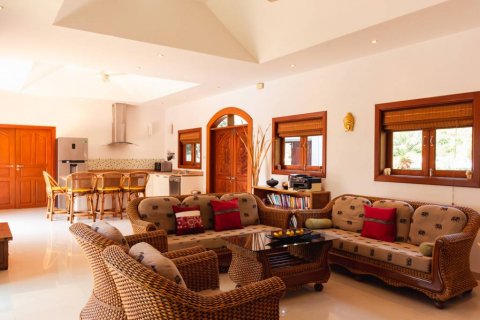 Chalet de 5 dormitorios en Hua Hin, Tailandia № 124657 - foto 4