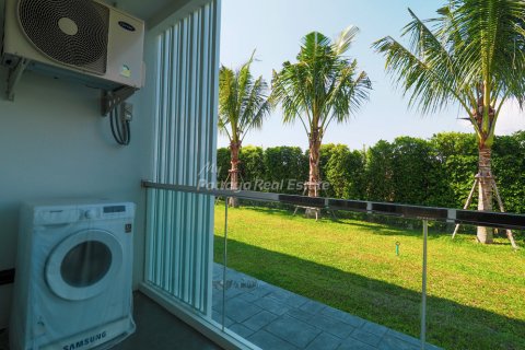 Condominio de 2 dormitorios en Pattaya, Tailandia № 100460 - foto 12