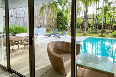 Condo in Bang Tao, Thailand, 2 bedrooms № 132039 - photo 2