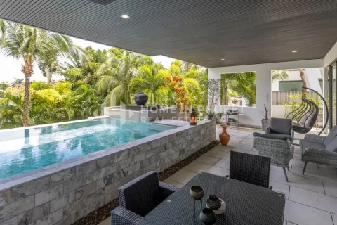 Condominio de 2 dormitorios en Bang Tao, Tailandia № 132040