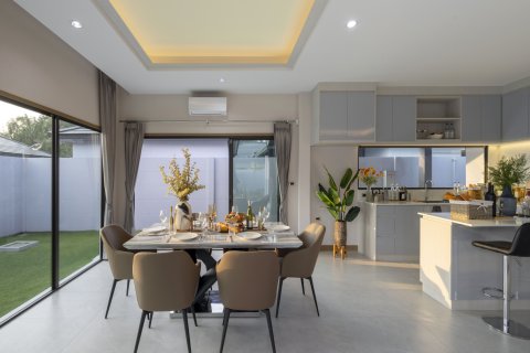 Chalet de 3 dormitorios en Pattaya, Tailandia № 130466 - foto 15