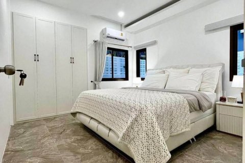 Chalet de 4 dormitorios en Phuket, Tailandia № 120359 - foto 10