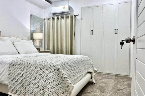 Chalet de 4 dormitorios en Phuket, Tailandia № 120359 - foto 9