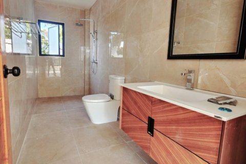 Chalet de 3 dormitorios en Surat Thani, Tailandia № 120356 - foto 10