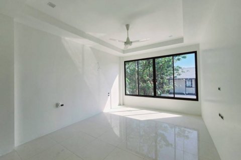 Chalet de 3 dormitorios en Surat Thani, Tailandia № 120356 - foto 8