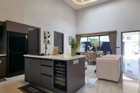 Chalet de 3 dormitorios en Pattaya, Tailandia № 124529 - foto 3