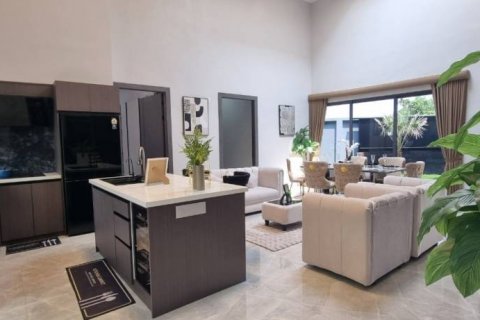 Chalet de 3 dormitorios en Pattaya, Tailandia № 124529 - foto 4