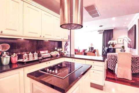 Condo in Bangkok, Thailand, 3 bedrooms № 124479 - photo 7