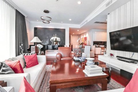 Condo in Bangkok, Thailand, 3 bedrooms № 124479 - photo 5
