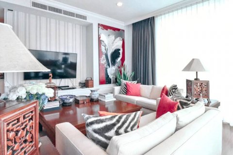Condo in Bangkok, Thailand, 3 bedrooms № 124479 - photo 3