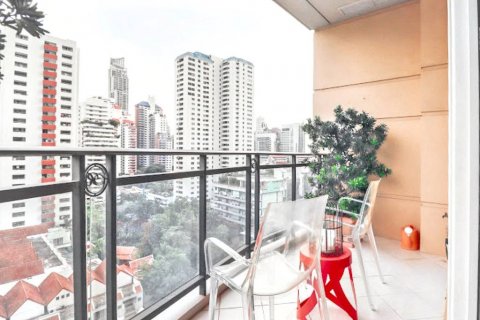 Condo in Bangkok, Thailand, 3 bedrooms № 124479 - photo 4