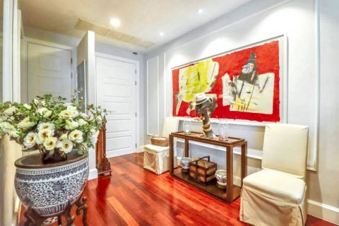 Condo in Bangkok, Thailand, 3 bedrooms № 124479 - photo 8