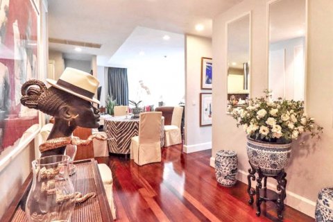 Condo in Bangkok, Thailand, 3 bedrooms № 124479 - photo 9