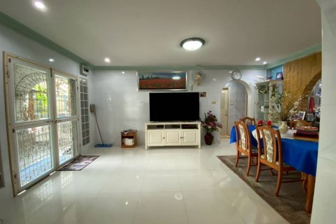 Casa de 4 dormitorios en Sattahip, Tailandia № 124477 - foto 5
