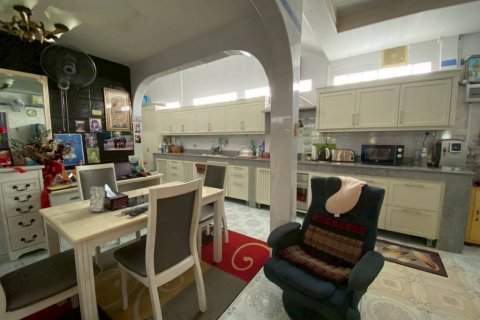 Casa de 4 dormitorios en Sattahip, Tailandia № 124477 - foto 2