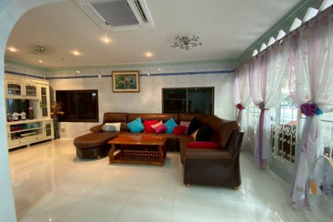 Casa de 4 dormitorios en Sattahip, Tailandia № 124477 - foto 7