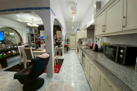 Casa de 4 dormitorios en Sattahip, Tailandia № 124477 - foto 4