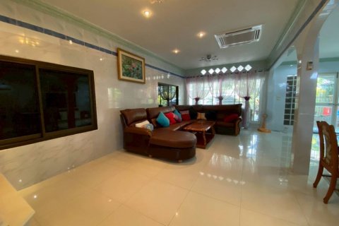 Casa de 4 dormitorios en Sattahip, Tailandia № 124477 - foto 6
