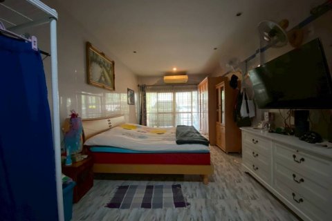 Casa de 4 dormitorios en Sattahip, Tailandia № 124477 - foto 10