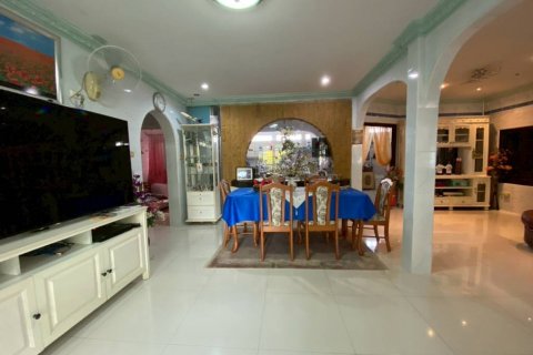 Haus in Sattahip, Thailand 4 Schlafzimmer № 124477