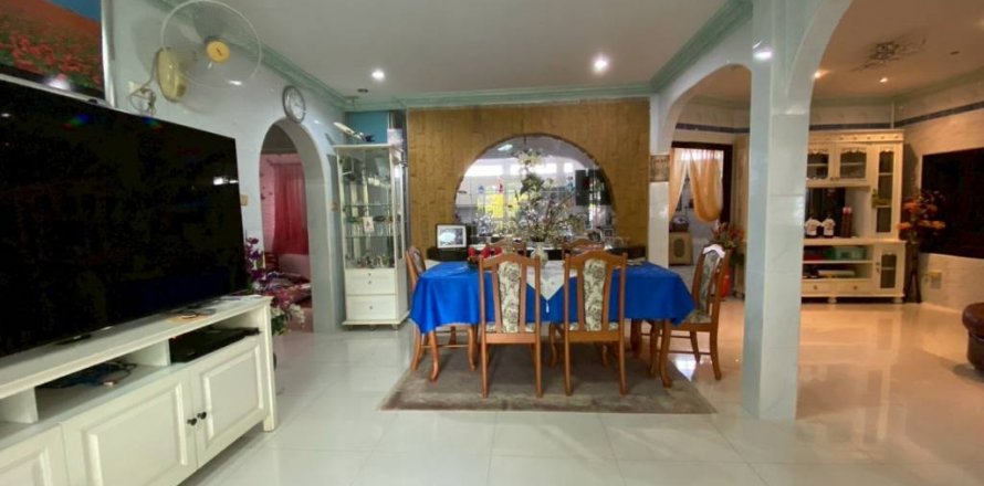 Casa de 4 dormitorios en Sattahip, Tailandia № 124477