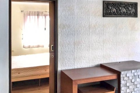 Condo in Bangkok, Thailand, 2 bedrooms  № 124481 - photo 8