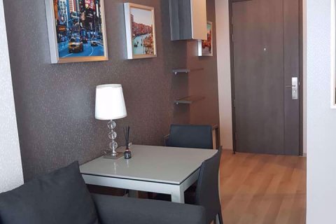 Condominio de 1 dormitorio en Huai Khwang, Bangkok, Tailandia № 77052 - foto 2