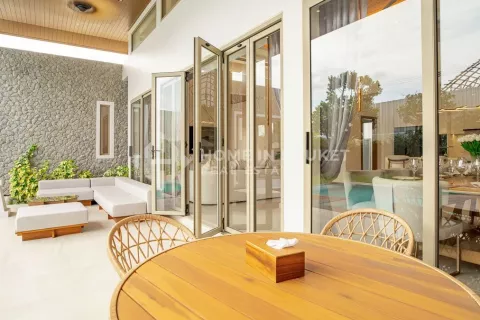 Haus in Phuket, Thailand 4 Schlafzimmer № 131584 - Foto 2