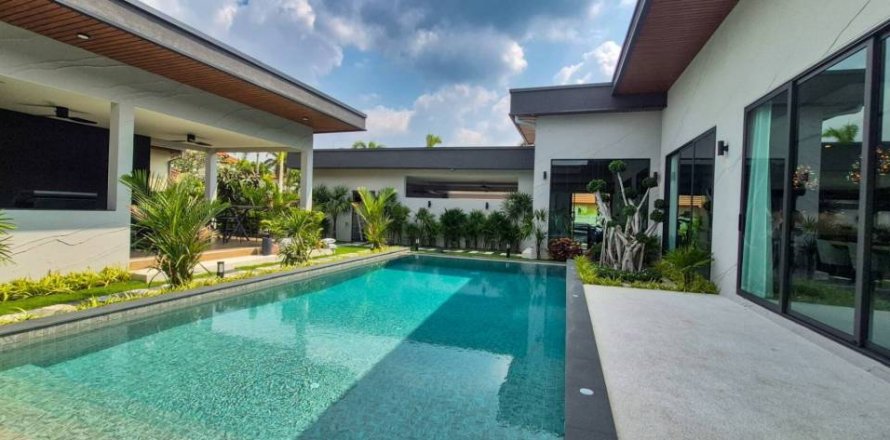 Chalet de 4 dormitorios en Pattaya, Tailandia № 119820