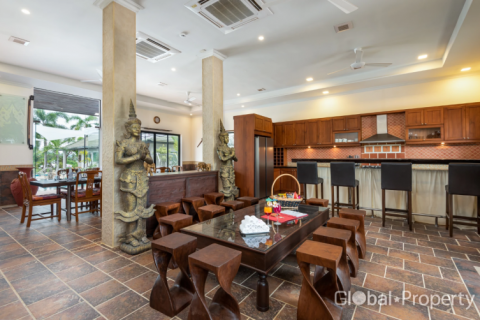 Casa de 6 dormitorios en Pattaya, Tailandia № 100822 - foto 5