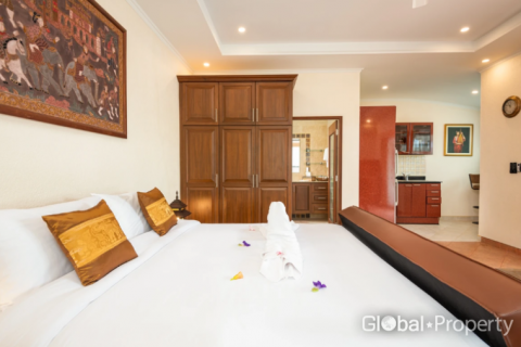 Casa de 6 dormitorios en Pattaya, Tailandia № 100822 - foto 17
