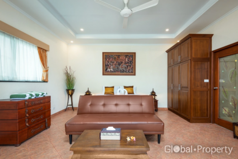 Casa de 6 dormitorios en Pattaya, Tailandia № 100822 - foto 14
