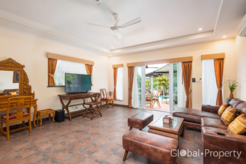 Casa de 6 dormitorios en Pattaya, Tailandia № 100822 - foto 3