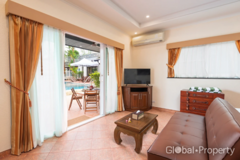 Casa de 6 dormitorios en Pattaya, Tailandia № 100822 - foto 15