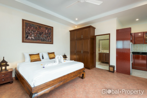 Casa de 6 dormitorios en Pattaya, Tailandia № 100822 - foto 10
