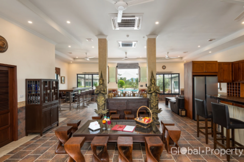 Casa de 6 dormitorios en Pattaya, Tailandia № 100822 - foto 6