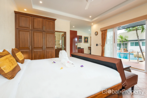 Casa de 6 dormitorios en Pattaya, Tailandia № 100822 - foto 18